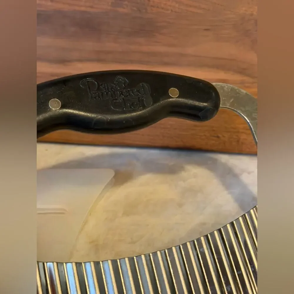 Pampered Chef Crinkle Cutter old style